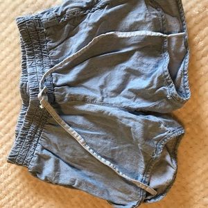 Loose jean shorts